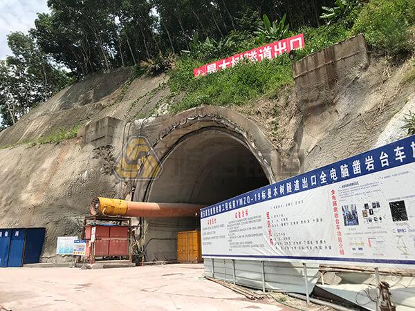 玉墨鐵路曼木樹(shù)隧道管棚超前支護項目